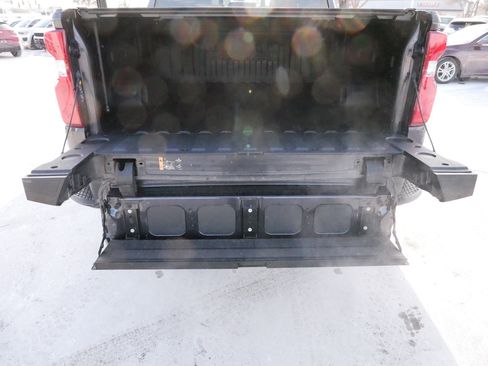 Used 2022 Chevrolet Silverado 1500 ZR2 w/ Technology Package image 18