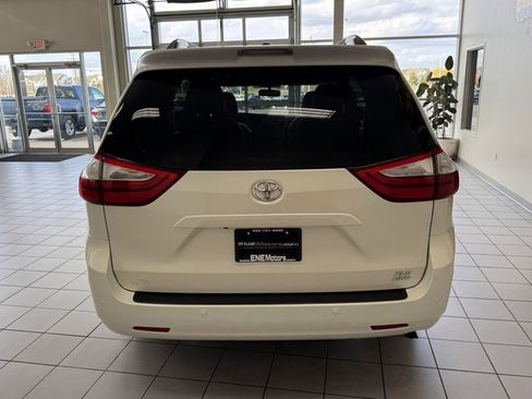 Used 2016 Toyota Sienna XLE w/ XLE Navigation Package AWD/4WD image 5