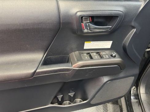Used 2017 Toyota Tacoma TRD Pro AWD/4WD image 12