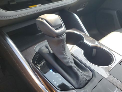 Used 2025 Toyota Highlander Limited image 26