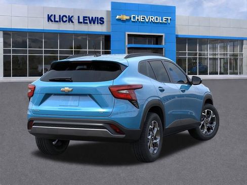 New 2026 Chevrolet Trax LT w/ LT Convenience Package FWD image 4