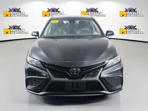 Used 2021 Toyota Camry SE FWD image 2