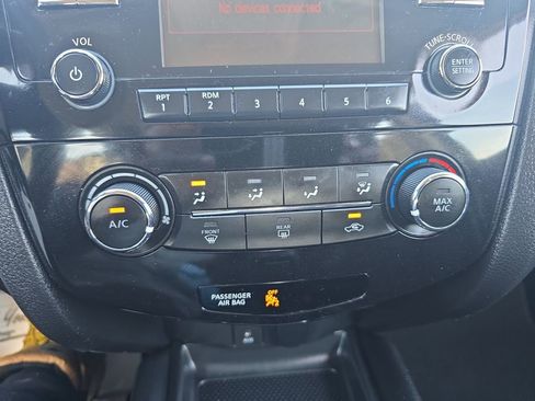 Used 2018 Nissan Rogue Sport S image 17