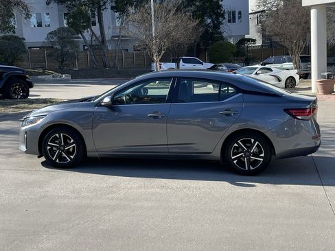 Used 2024 Nissan Sentra SV image 3