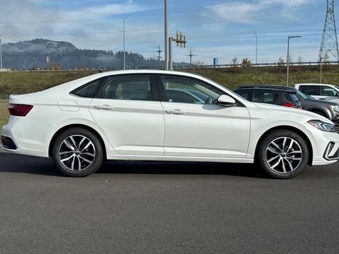 New 2026 Volkswagen Jetta SE image 2