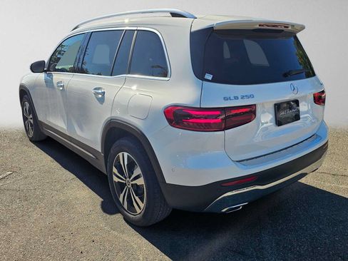 Used 2026 Mercedes-Benz GLB 250 4MATIC image 5