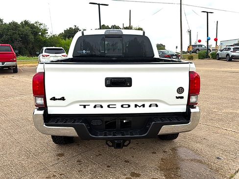 Used 2023 Toyota Tacoma SR5 AWD/4WD image 5