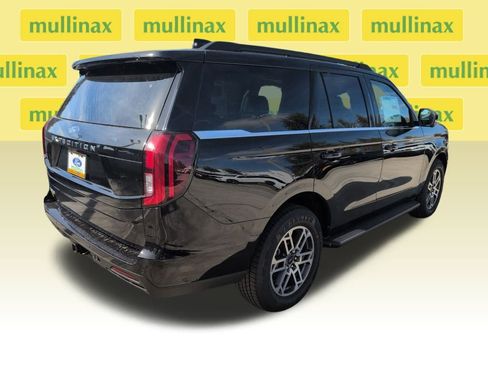 New 2025 Ford Expedition Active image 4
