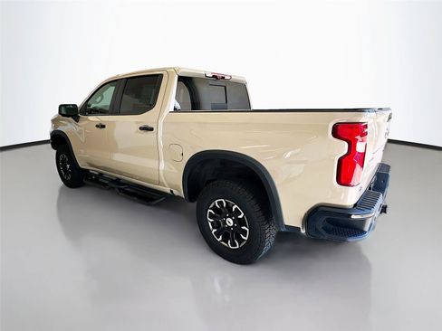 Used 2022 Chevrolet Silverado 1500 ZR2 w/ Technology Package AWD/4WD image 10