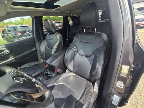 Used 2017 Jeep Cherokee Limited AWD/4WD image 25