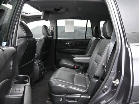 Used 2019 Honda Pilot Touring image 19