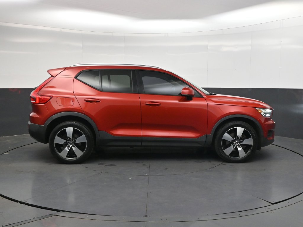 Used 2019 Volvo XC40 T4 Momentum FWD image 3