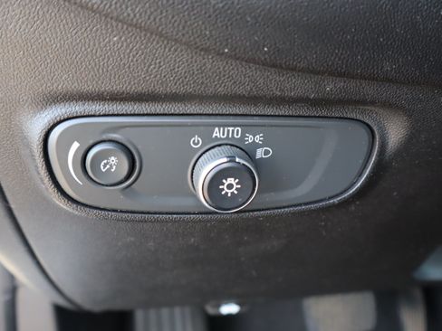 Used 2020 Chevrolet Equinox LT FWD image 18