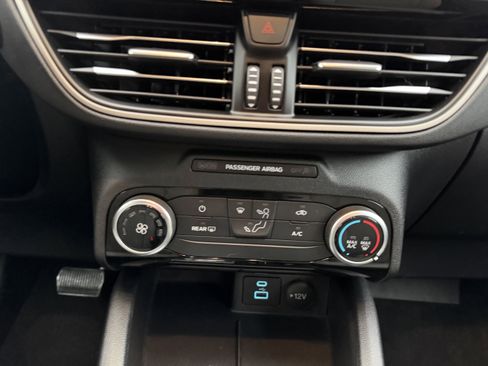 Used 2022 Ford Escape SE image 18