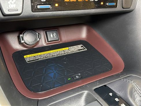 Used 2019 Toyota RAV4 Limited image 32