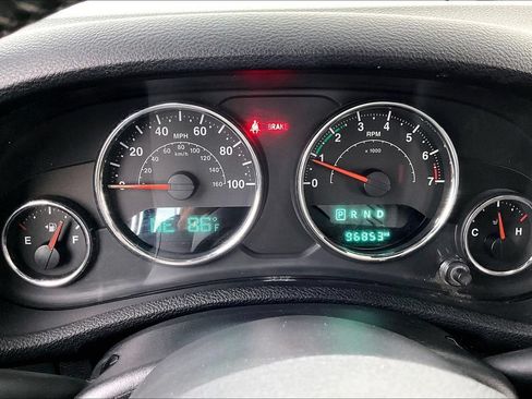 Used 2018 Jeep Wrangler Unlimited Sahara AWD/4WD image 27