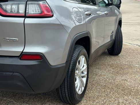 Used 2019 Jeep Cherokee Latitude w/ Popular Appearance Group AWD/4WD image 4