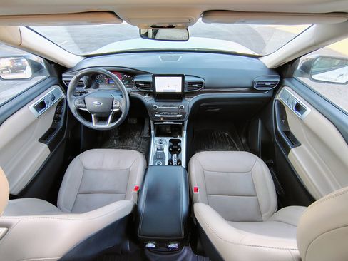 Used 2020 Ford Explorer Limited w/ Class III Trailer Tow Package image 2