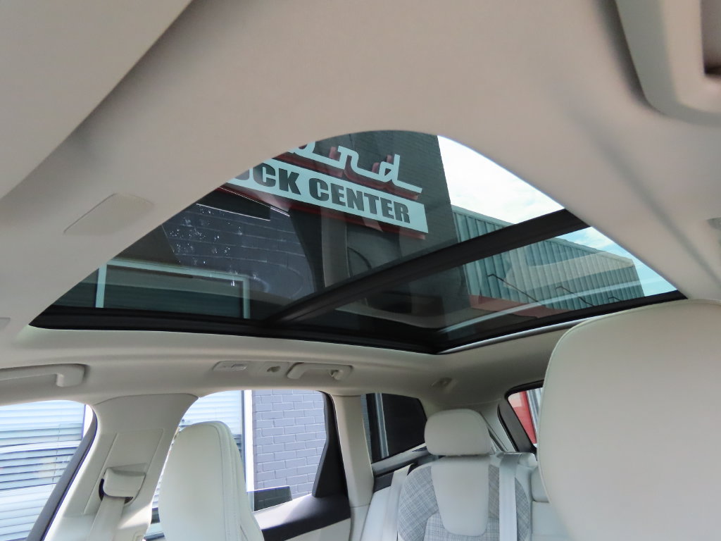 Used 2022 Volvo XC60 B5 Momentum AWD/4WD image 50