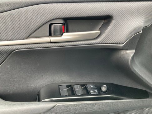 Used 2025 Toyota Camry SE image 12