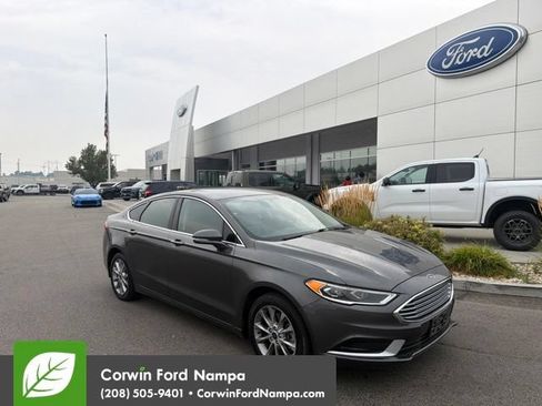 Used 2018 Ford Fusion Energi SE FWD image 1