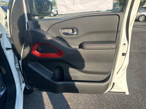 New 2025 Nissan Frontier PRO-4X w/ Pro Convenience Package image 14