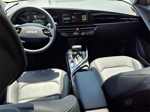 New 2025 Kia Niro SX image 6