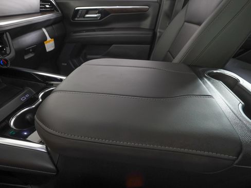 Used 2026 Chevrolet Tahoe Z71 w/ Comfort Package AWD/4WD image 29