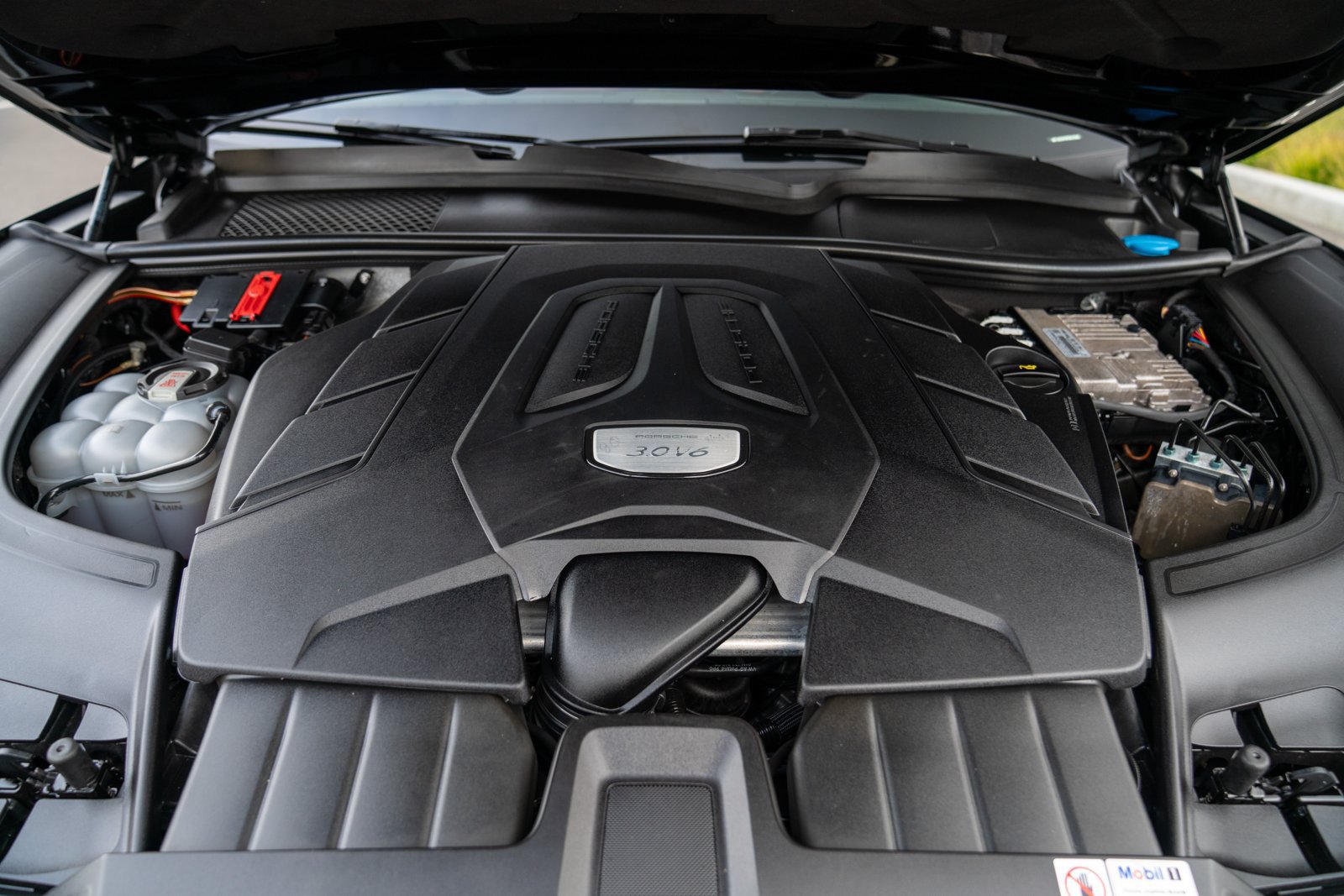 Certified 2023 Porsche Cayenne AWD/4WD image 27