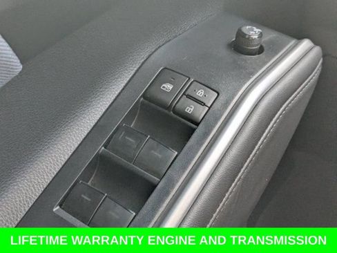 Used 2024 Toyota Highlander LE FWD image 24