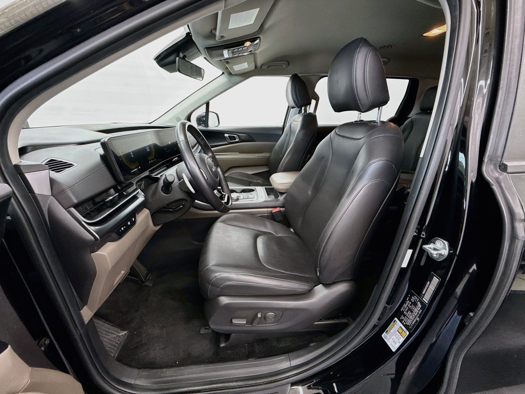 Used 2026 Kia Carnival LXS FWD image 13