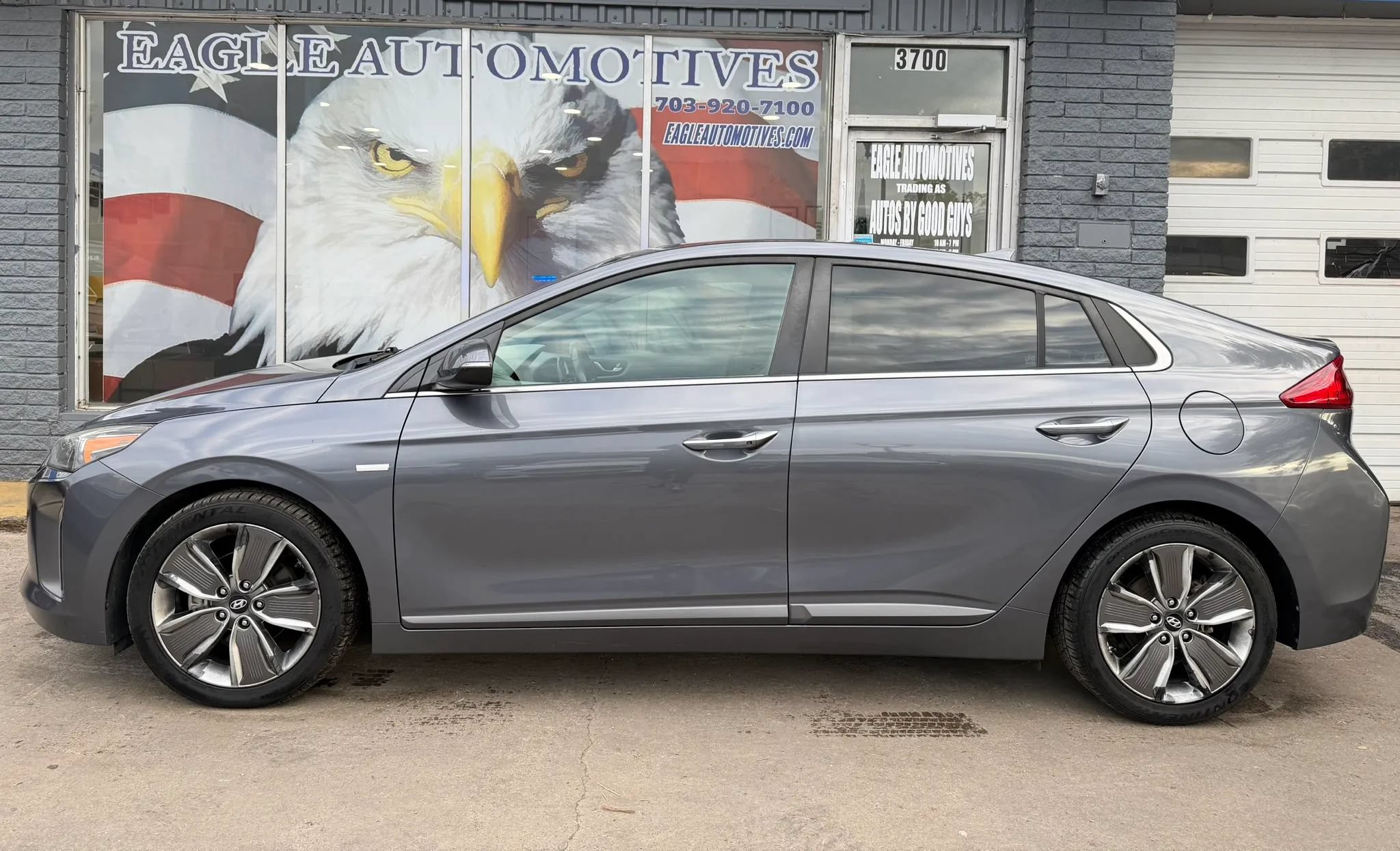 Used 2017 Hyundai Ioniq Limited FWD image 6