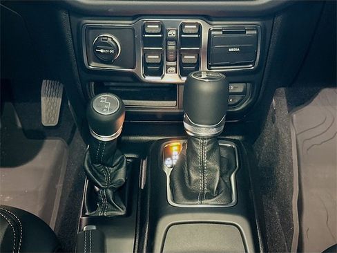 New 2025 Jeep Gladiator Sport image 11