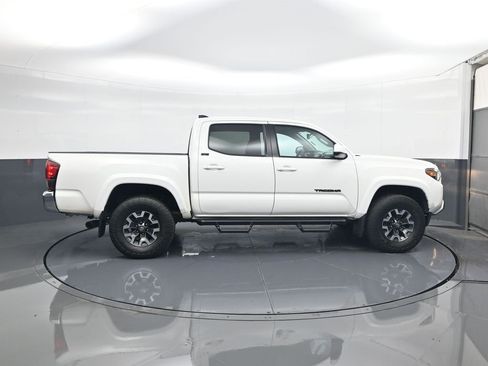 Used 2022 Toyota Tacoma SR5 image 8