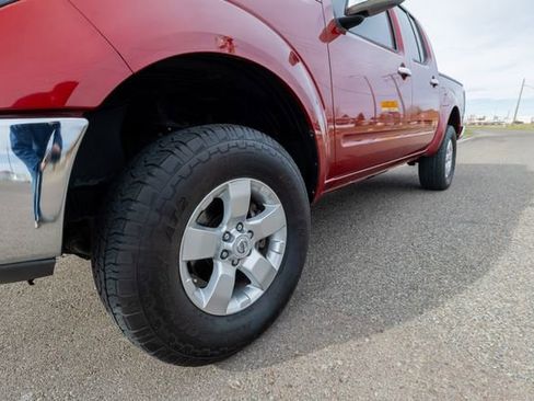 Used 2010 Nissan Frontier SE w/ Moonroof Pkg AWD/4WD image 9