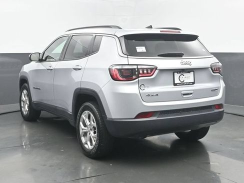 Used 2024 Jeep Compass Latitude AWD/4WD image 4