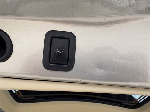 Used 2016 Toyota Highlander XLE image 29