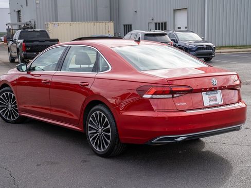 Used 2022 Volkswagen Passat 2.0T image 3