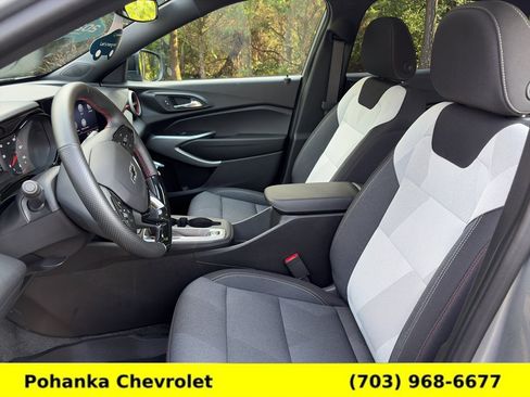 Used 2026 Chevrolet Trax RS w/ Sunroof Package FWD image 25