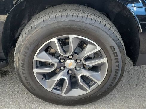 Used 2024 Chevrolet Suburban LT w/ LT Signature Package RWD image 6