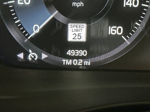 Used 2021 Volvo XC40 T4 R-Design w/ Climate Package image 26