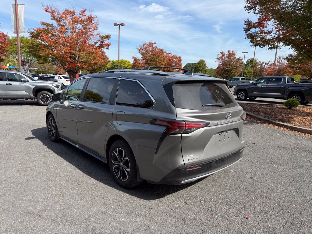 Used 2026 Toyota Sienna Platinum AWD/4WD image 4
