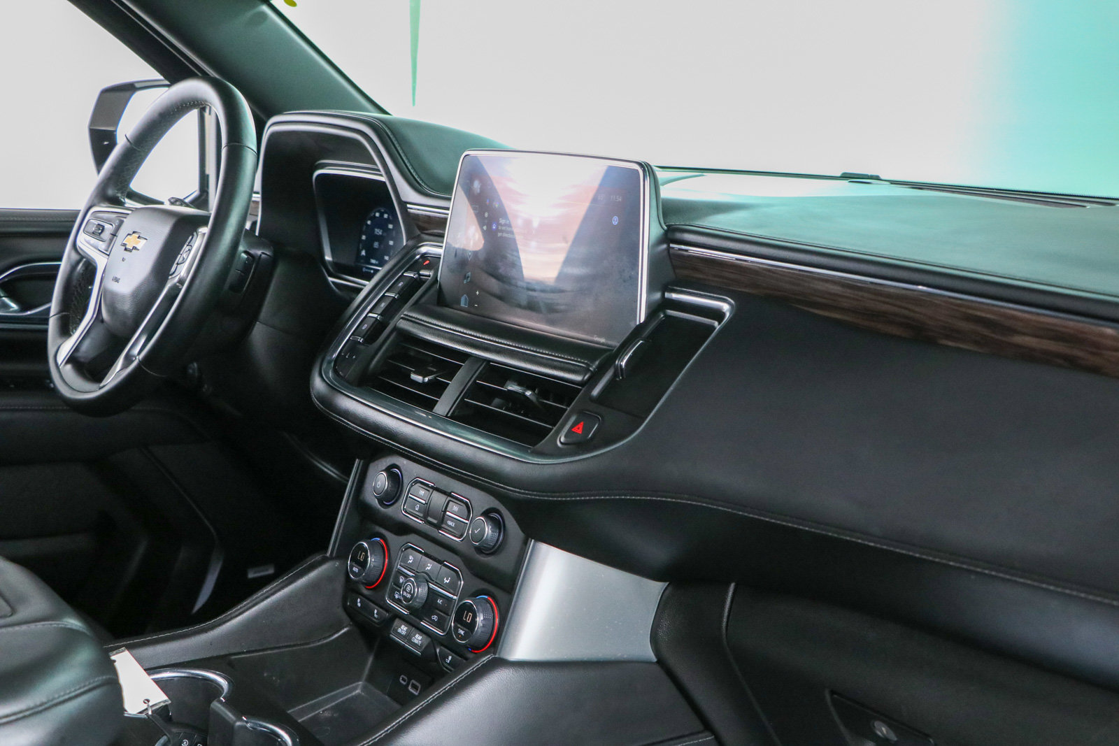 Used 2023 Chevrolet Tahoe LT w/ Luxury Package RWD image 29
