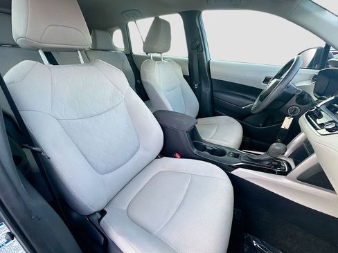 Used 2022 Toyota Corolla Cross L AWD/4WD image 26