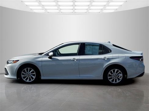 Used 2023 Toyota Camry LE image 4