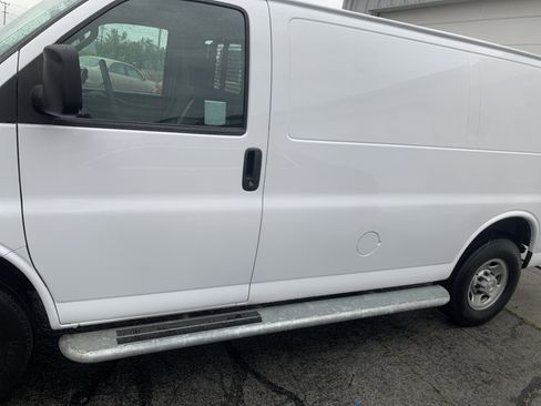 Used 2024 Chevrolet Express 2500 w/ Driver Convenience Package RWD image 2