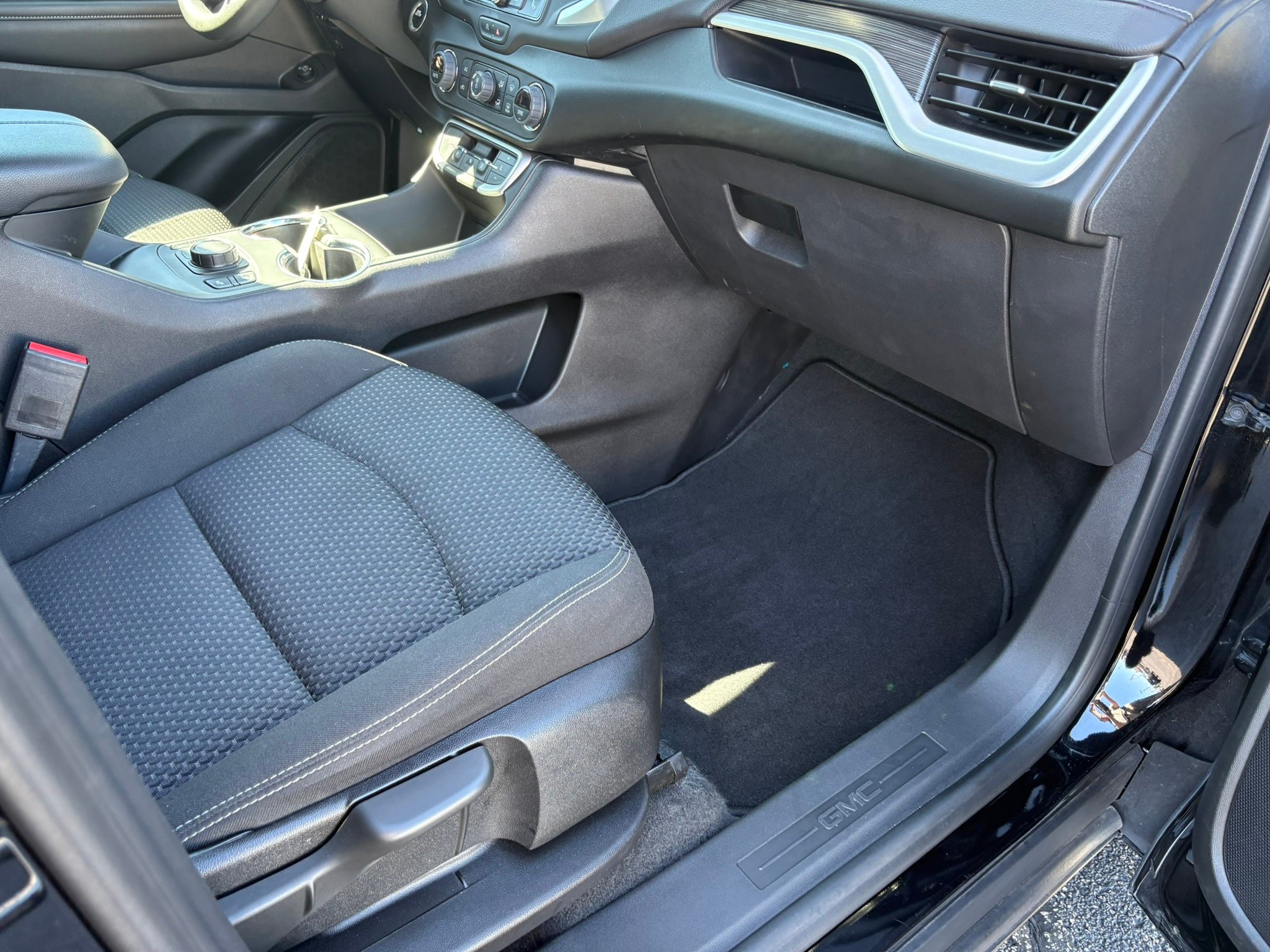 Used 2023 GMC Terrain SLE w/ Driver Convenience Package FWD image 32