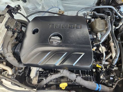 Used 2022 Buick Encore GX Essence w/ Advanced Technology Package FWD image 33