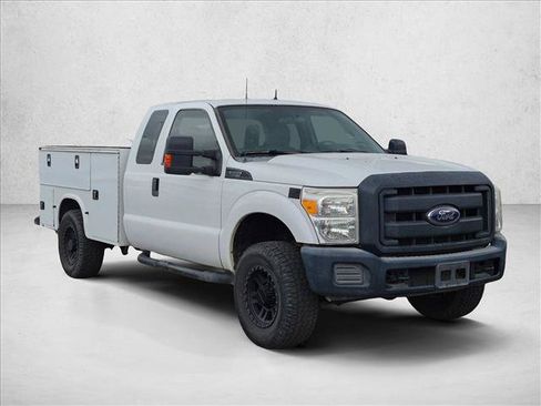 Used 2015 Ford F250 XL w/ Power Equipment Group AWD/4WD image 3