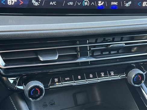 New 2026 Chevrolet Traverse LT image 28